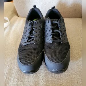 * mens size 7.5 black composite toe reebok sneakers, worn maybe 2 times.